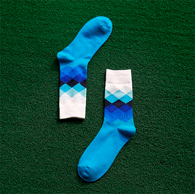 Lyseblå sokker med mønster