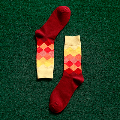 Røde sokker med mønster